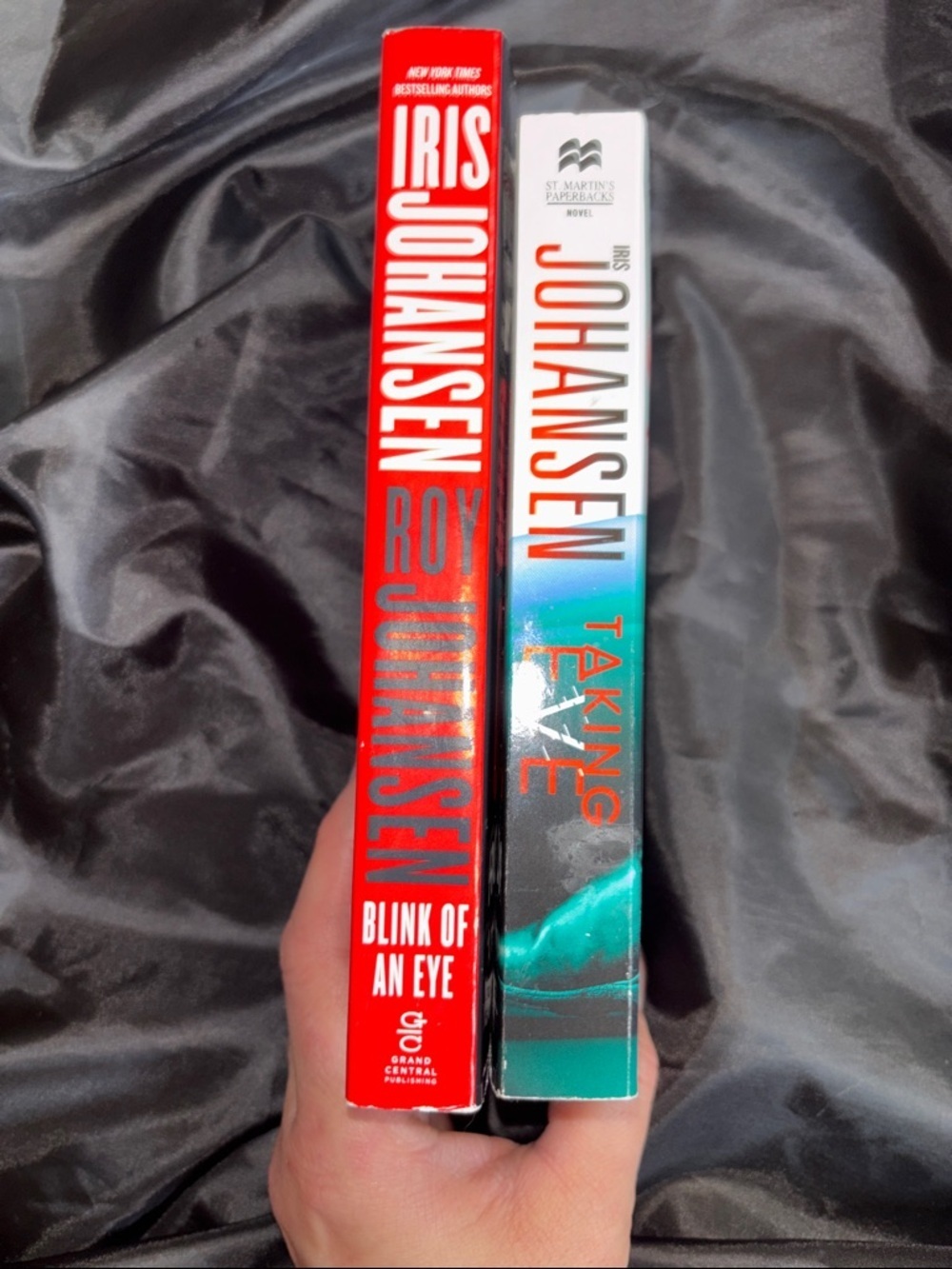 2 Book Bundle by Iris Johansen💀📚 - Picture 3 of 6